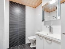 Yläkerran kylpyhuoneen wc