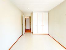 Makuuhuoneessa on hyvin kaappitilaa