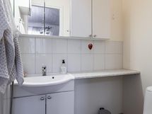 Erillinen wc päämakuuhuoneen yhteydessä