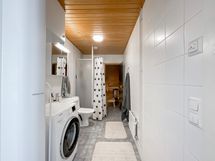 Kylpyhuoneessa on liitännät pesutornille.