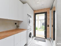 kodinhoitohuone omalla sisäänkäynnillä