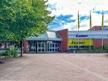 S-market Itälahdenkatu asunnolta 300m (4min). Vieressä myös muita kauppoja.