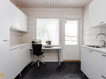 Kodari on tilava kaapistoineen