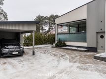 Etupiha ja autokatos