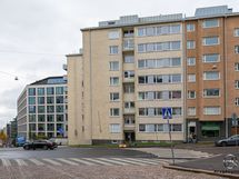 Arvokas kivitalo keskeisellä paikalla