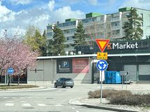 Lähikauppaan kävelee pari minuuttia.