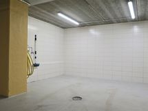Biltvätt i hallen - Pesupaikka autohallissa 