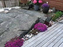 Pihalla kaunis luonnonkallio