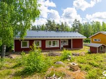Julkisivu-takapiha / Fasad - bakgård