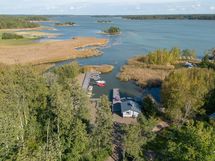 Rantasauna laitureineen kiinteistöllä Suomela