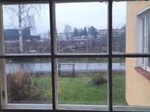 Vanhan talon kuistista näkymä