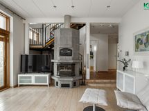 Takkamestareiden varaava takka leiviuunilla