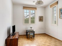 Alakerran huone moneen käyttöön