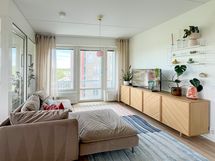 Olohuoneessa on ranskalainen parveke.