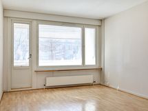 Olohuone ja käynti parvekkeelle