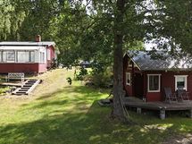 Päämökki ja vierasmökki