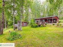 Päärakennus on valmistunut 1972, laajennettu 1987