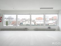 Avaran toimisto/liiketilan kookkaista nauhaikkunoista avarat näkymät Ali-Keravan suuntaan.
