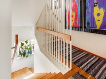 portaat kohti ullakkoa