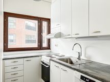 Keittiö on varusteltu mm. astianpesukoneella.