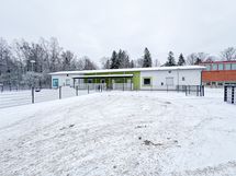 Puistolan ala-aste n. 800 m päässä.