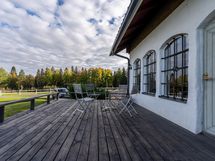 Edustustilan terassi