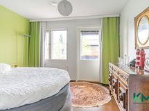 Makuuhuone 1, käynti parvekkeelle