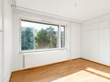 Päämakuuhuoneessa runsaasti kaappitilaa