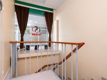 Tilaan kuuluu 41,5 m2 kellari, jossa on mm. sosiaalitilat