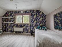 Yläkerran makuuhuone 1