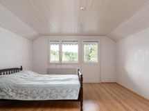 yläkerran makuuhuone