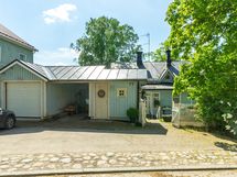 Autoille hyvin paikkoja