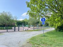 Lisäksi alueella on kivasti ulkoilu- ja liikuntamahdollisuuksia.