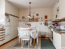 Finnepäkintien puoleinen asunto