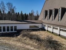 Rakennus pienessä rinteessä