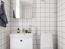 Kylpyhuone, juuri remontoitu putkiremontin yhteydessä