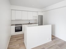 Keittiöstä löytyy hyvin työskentely- ja säilytystilaa