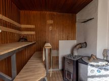 Vanhemman rakennuksen sauna