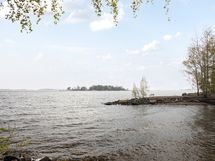 Lähellä Mansikkalahden merenrantaa