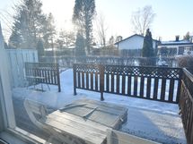 Olohuoneesta terassille-länteen päin