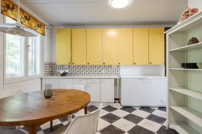 Puutalo-osake, oh, 3 mh k, s, kph, 3xwc (yhdessä suihku), ask.tila, harrastetila, vh, kodinhoitotila, 2 x varasto, kuisti,  p., 146,5/201,5 m², Vihola - View 4