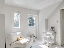 Aulasta käynti parvekkeelle.