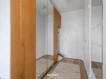 Kaapistossa hyvät säilytysratkaisut.