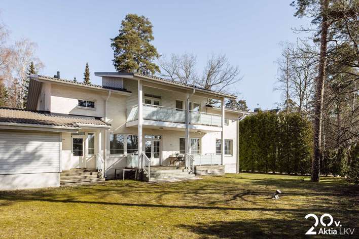 Omakotitalo, 7-8h+k+saunaos.+kph+khh+var, 267/337 m², Kauniainen, Kauniainen