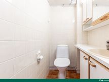 Yläkerran toinen wc
