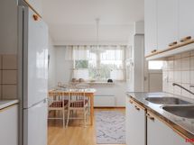 Näkymä ruokailutilan suuntaan