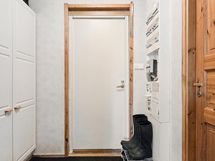 Eteisestä kulku wc:hen ja kph/saunaan