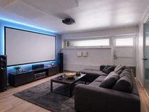 Kellarikerroksen huone