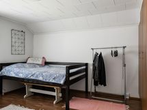 yläkerran makuuhuone 2