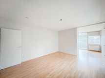 Valoisa kaksio näppärällä pohjaratkaisulla.